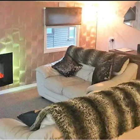 Chalet Peregrine - Idillic Cornwall Retreat